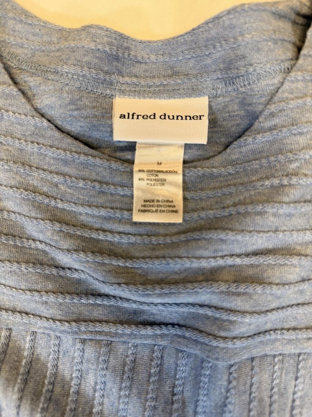 Alfred Dunner Blue Shirt Blouse WomensWith Round Accents size Med short sleeve.